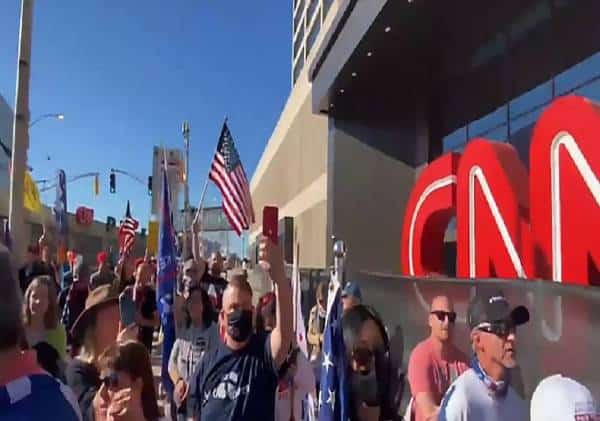 הקרב בג'ורג'יה ירד לרחובות: מאות מפגינים מול בניין CNN ובית הנבחרים באטלנטה בתביעה שלא לאשר את תוצאות הבחירות