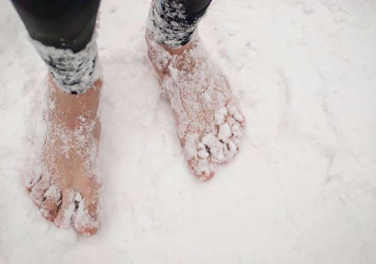 הרגליים תמיד קפואות? מומחים מפרטים את הגורמים והפתרונות