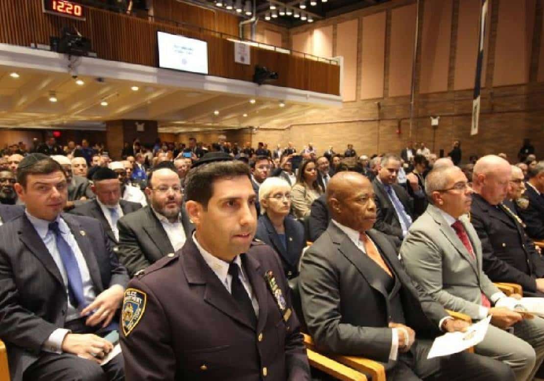 ה-NYPD עושה כבוד לקהילה היהודית לקראת עונת החגים: תדרוך אבטחתי מיוחד נערך בנוכחות ראש העיר ומפכ"ל המשטרה