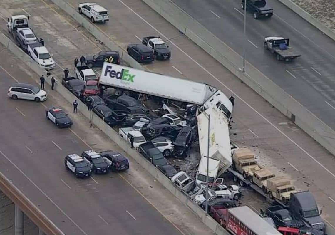 כ-100 כלי רכב נקלעו לתאונת שרשרת בלב ארה"ב: לפחות 5 נהרגו, עשרות נוספים נפצעו