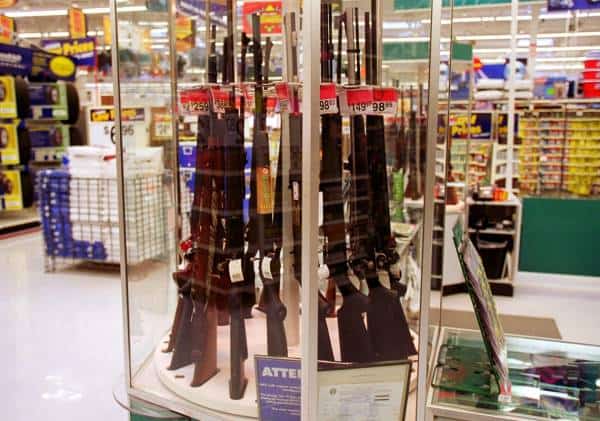 "חווינו שני אירועים קשים ששינו אותנו לנצח": וולמארט מבצעת מהפכה במכירת כלי הנשק