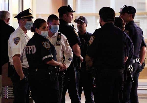 ה-NYPD מזהיר את השוטרים: "היזהרו מכדורי טניס ממולאים בבטון"