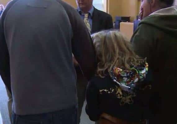 מזעזע: בת 10 חשודה ברצח אכזרי של פעוט בן חצי שנה