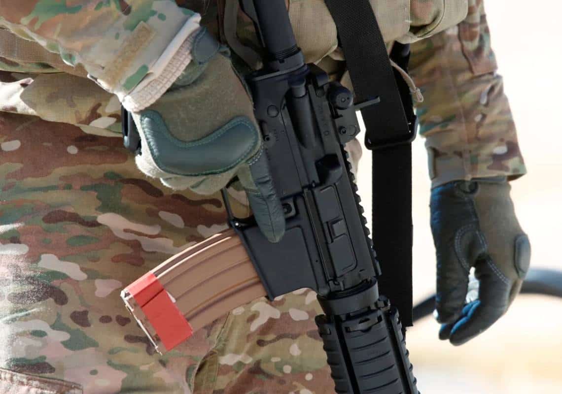 שיקגו: 3 חיילים נעצרו בחשד שהבריחו כלי נשק לכנופיות אלימות בעיר