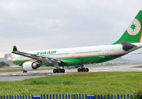 "הכל בגללו": המדינה הייתה נקייה כ-8 חודשים מקורונה עד שהקברניט טס בלי מסיכה, הדביק את יתר הטייסים, אושפז ופוטר