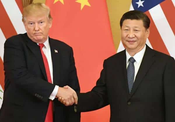 הנשיא מציג מדיניות קשוחה מול האימפרייה האסייתית: אז מדוע הוא מחזיק בחשבון בנק ועסקים נרחבים בסין?