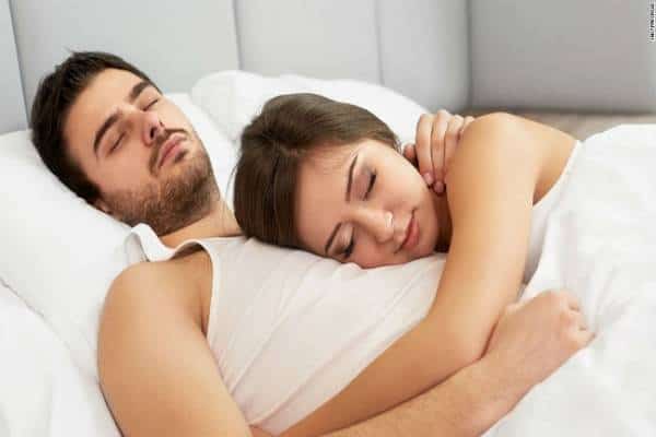 מחכים לסוף השבוע: האם זה יכול לפצות על חוסר שינה במהלך השבוע?