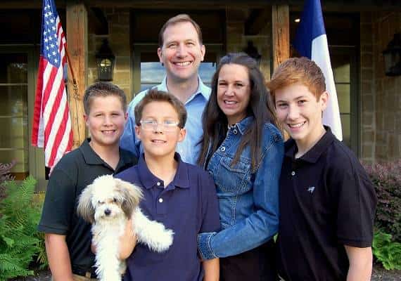 טקסס: חבר סנאט המדינה שלח "דיקפיק" לסטודנטית