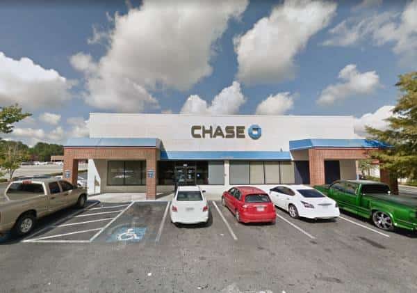 "תנו לי את הכסף או שאדביק את כולם בקורונה": בהלה גדולה בעקבות ניסיון לשדוד בנק