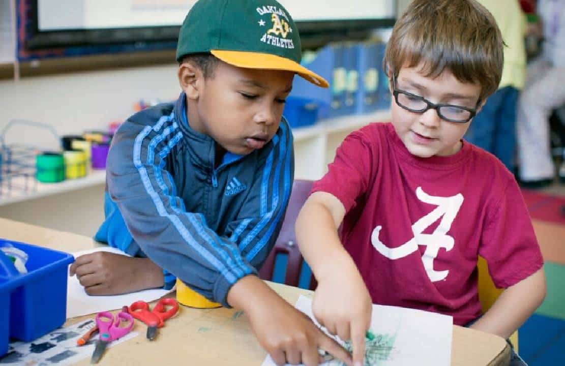 "זכות ההורה לדעת אם בן הפך לבת": סערה בקליפורניה בשל ניסיון לאסור על מורים מלדווח על שינויי מגדר ומין בילדים