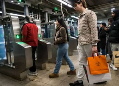 שלושה דולרים לכיוון אחד בסאבוויי: ניו יורק מתייקרת, והנוסעים מאבדים סבלנות