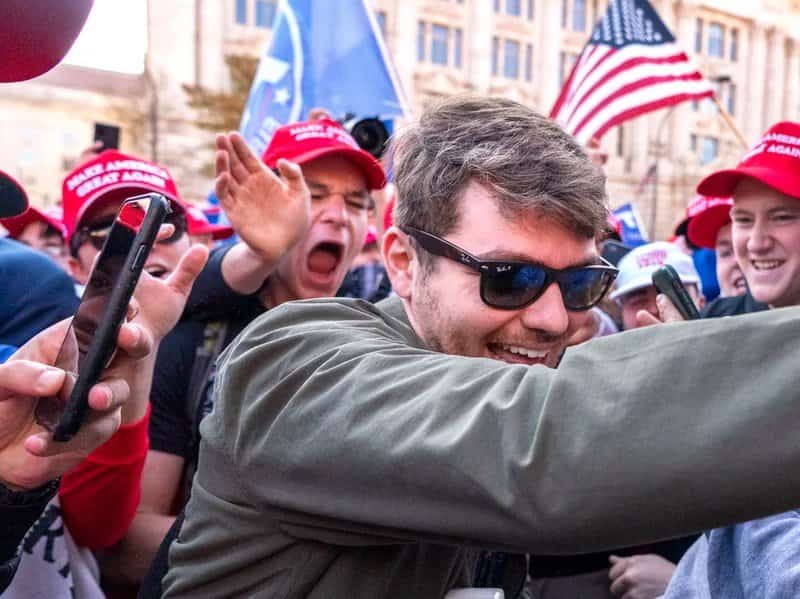 "האנטישמי המסוכן באמריקה": ניק פואנטס קורא ל"מלחמת קודש" נגד היהודים