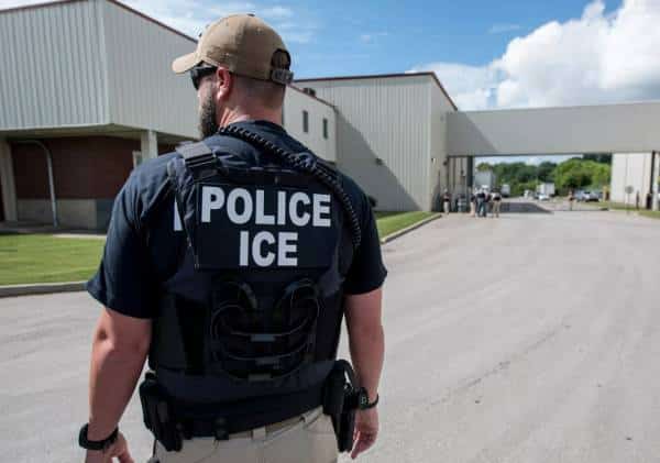 רשות ההגירה בשירות לציבור: כיצד לעצור שוהה בלתי חוקי בארה"ב