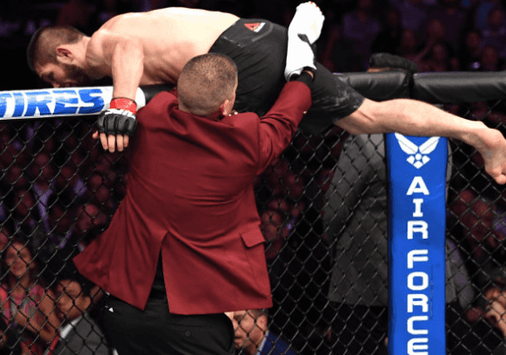 קרב האליפות בין מק'גרגור לנורמגומדוב הפך למהומה אלימה מחוץ לזירה