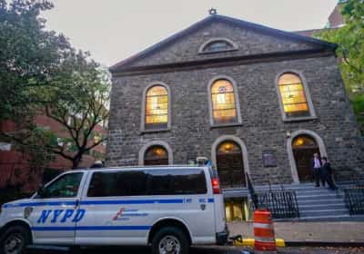 כבר אין ברירה אחרת: בתי הכנסת בניו יורק נאלצים לגייס מאבטחים פרטיים