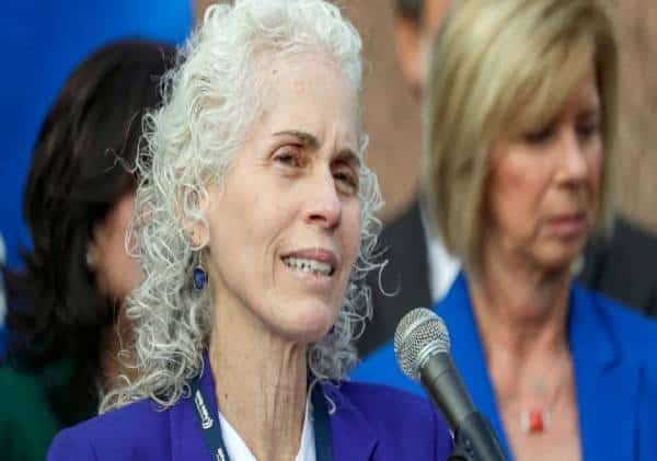 פוליטיקה לפני מדע: ראשת מערך הבריאות במחוז לוס אנג'לס הוקלטה בסתר "נשיב את הילדים ללימודים רק כשיגמרו הבחירות"