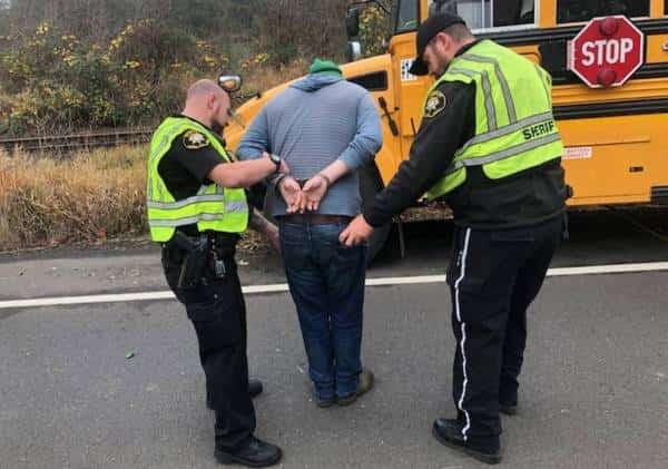 חשד ל-DUI: נהג הסעות תלמידים איבד את השליטה על כלי הרכב