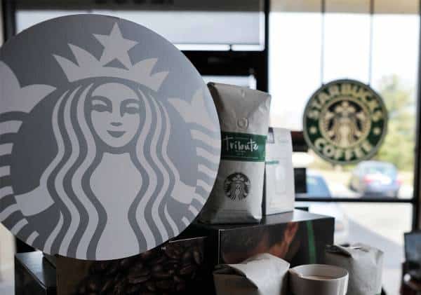 "השוטרים היו צריכים לקבל כבוד מהעובדים": סטארבקס התנצלה בעקבות התקרית המביכה