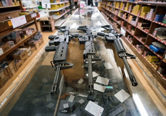 הויכוח על חוקי הנשק ניצת מחדש: היורה ב"עץ חיים" החזיק 10 כלי נשק ברישיון