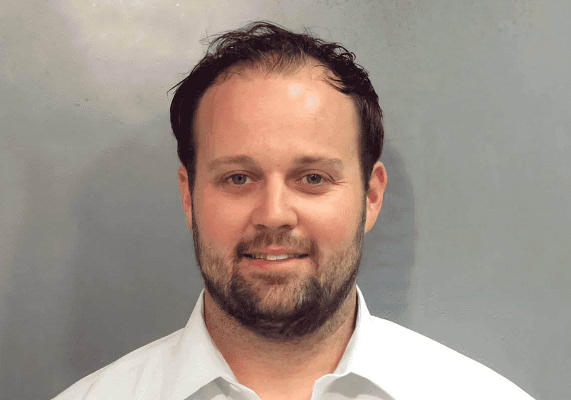 כוכב הריאליטי המרצה 12.5 שנות מאסר - נתפס בכלא עם טלפון סלולרי 