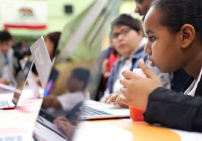 מחוז בית הספר המאוחד של לוס אנג'לס מואשם בגזענות נגד לבנים: ממשל טראמפ מצטרף לתביעה