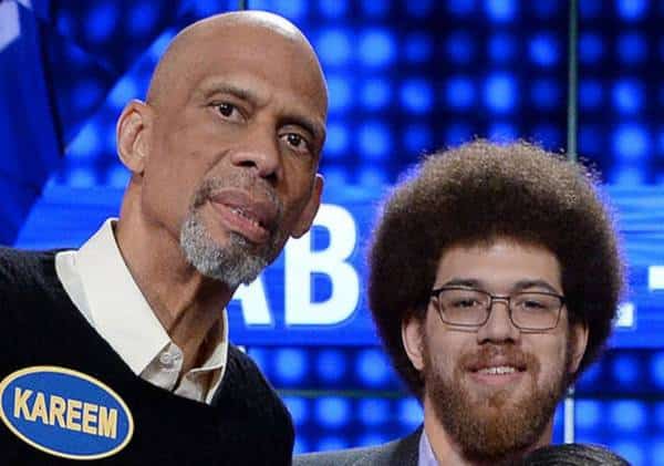 עדות מצמררת מפי הקשיש: כך בנו של כוכב הכדורסל דקר אותי