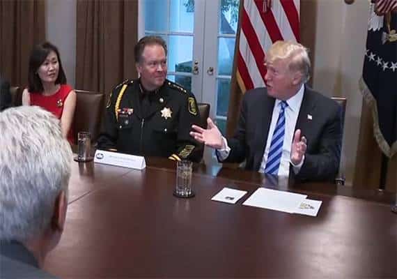 טראמפ במתקפה על המהגרים מגבול מקסיקו: "לא מדובר בבני אדם, אלא בחיות"