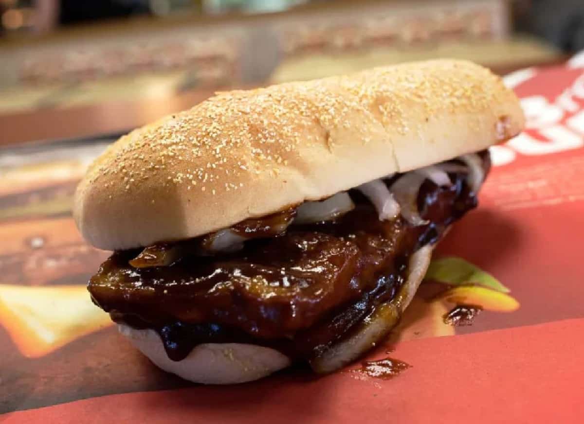 תביעה ייצוגית: “המק־ריב הוא מצג שווא” - מקדונלד’ס נאשמת בהטעיה שיטתית של צרכנים לגבי הבשר בכריך האייקוני