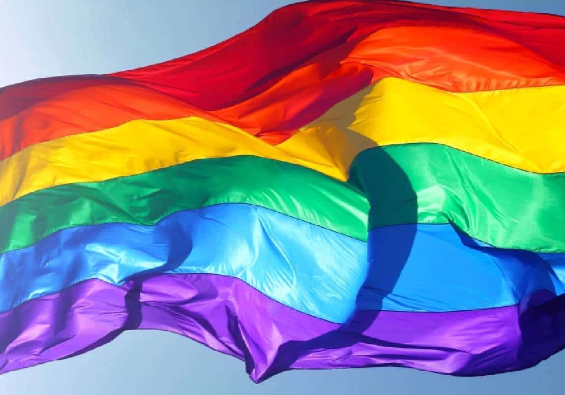 הנטינגטון ביץ' הודיעה על הורדת דגל הגאווה מעל בית העירייה במהלך חודש הלהט"ב