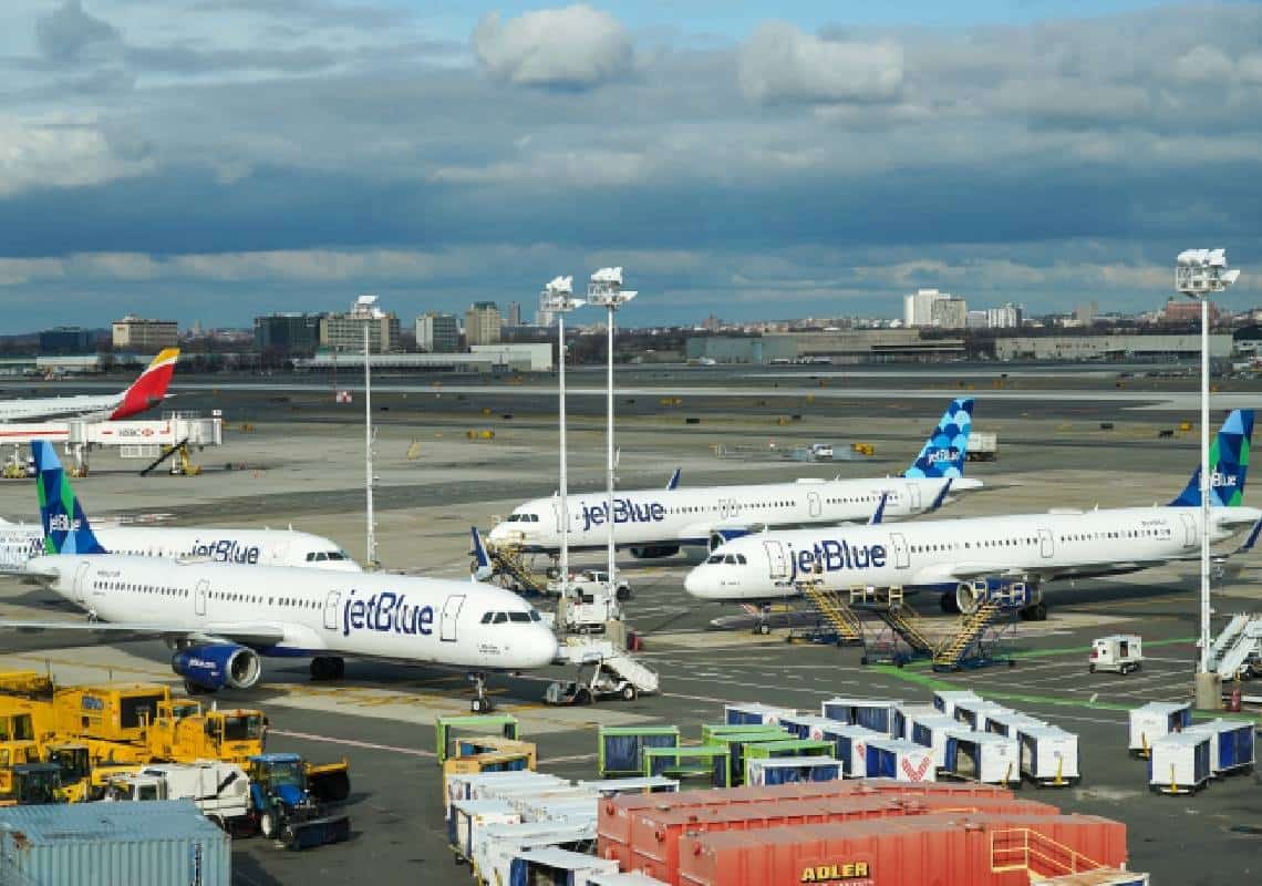 "שיא האומיקרון עוד לפנינו": ענקית הלואו-קוסט מבטלת יותר מ-1,200 טיסות שתוכננו לשבועיים הקרובים