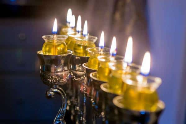 חנוכיות או לא להיות: החג הכי מדליק כבר בפתח וכדאי לכם להחליט איפה תחגגו אותו