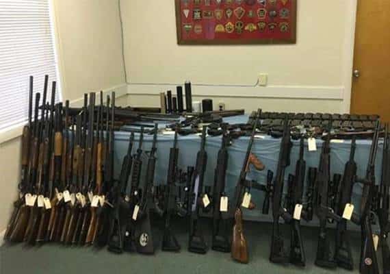 נמנע האסון הבא? 47 רובים ועשרות משתיקי קול הוחרמו מבית במסצ'וסטס 