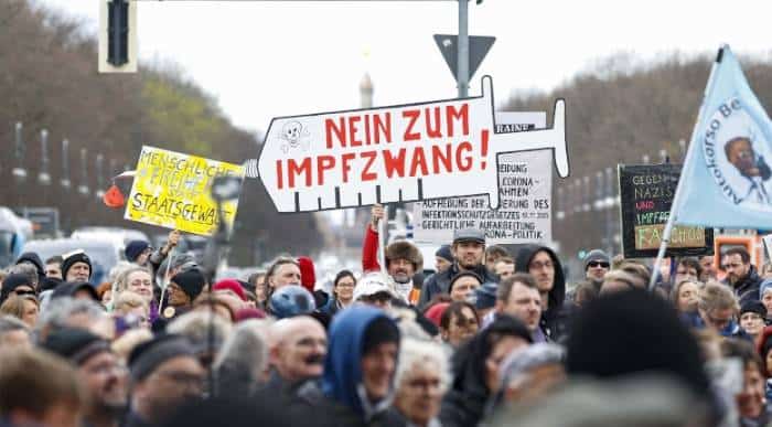 בית המשפט העליון בגרמניה: "יש לחייב עובדי בריאות להתחסן"