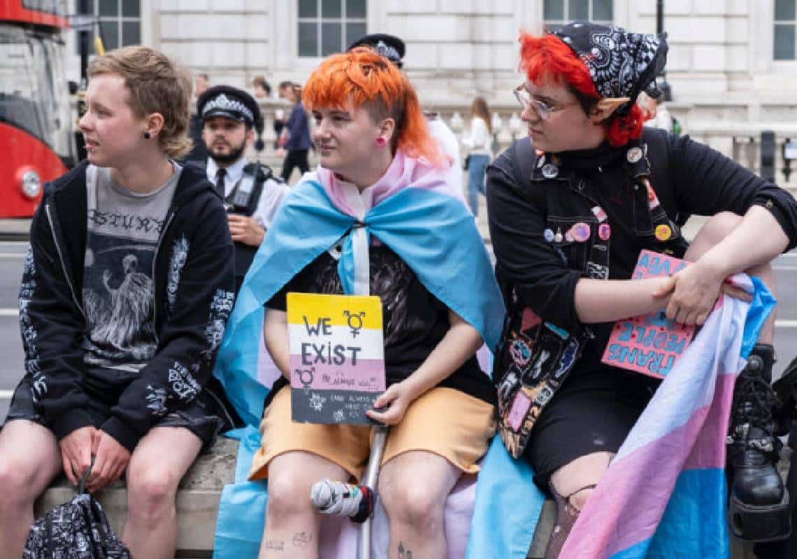  מרפאת שינוי-המין לילדים הגדולה בבריטניה מתמודדת עם תביעת ענק של כ-1,000 משפחות