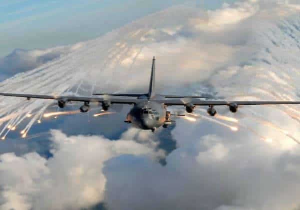 מסר ברור לאיראן: "כוחות מיוחדים של צבא ארה"ב מבצעים תמרונים באש חיה במפרץ הפרסי"