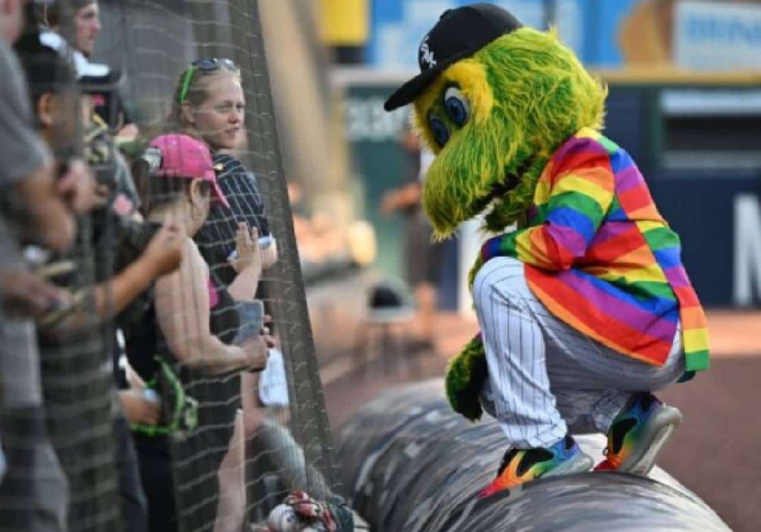 שינוי מין לילדים בחסות ליגת הבייסבול? ‏"20 קבוצות 'מקדמות או מממנות' ארגונים שמבצעים ניתוחים לקטינים"