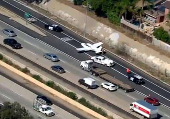 מטוס קל ביצע נחיתת חירום בכביש סואן בסן דייגו