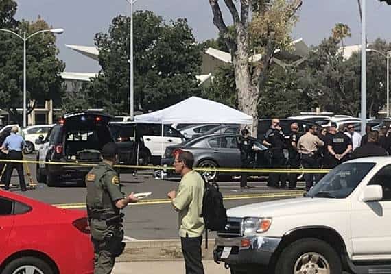 מרצה נדקר למוות בקמפוס בדרום קליפורניה: מצוד נרחב אחר הרוצח