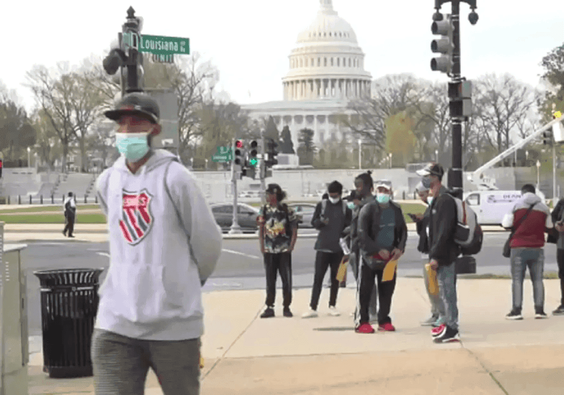 המאבק של טקסס: אוטובוס מהגרים שמיני הגיע לוושינגטון 