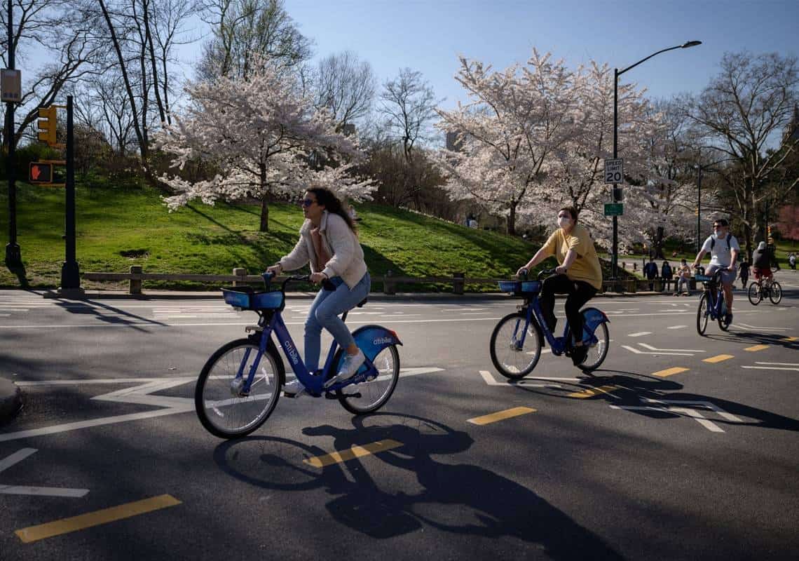 צעד משמעותי לעבר השגרה: ה-CDC עדכן את מדיניות המסכות עבור מחוסנים