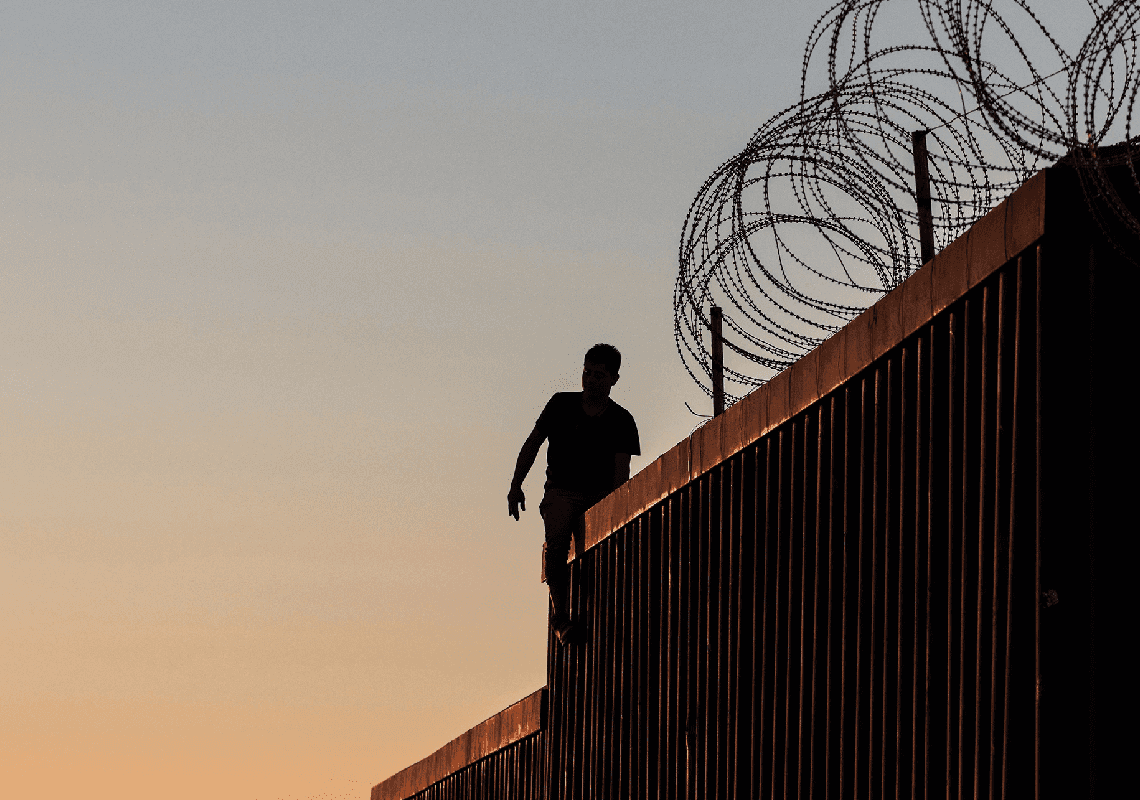 משבר המהגרים | בכירים מממשל טראמפ קוראים למדינות הגבול להכריז על "פלישה"