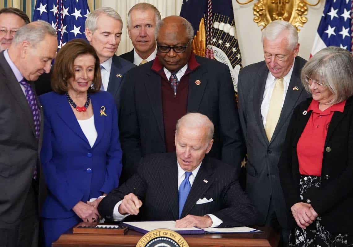 דרמה בקונגרס: ננסי פלוסי אובחנה כחיובית לקורונה