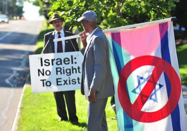 "יהודים מושחתים": תביעה הוגשה בעקבות 16 שנות מחאה מחוץ לבית כנסת