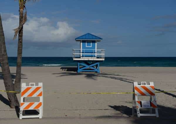 כמות חולי הקורונה בלוס אנג'לס זינקה פי 3 בתוך שבוע: נחסמה הגישה לכל החופים במחוז 