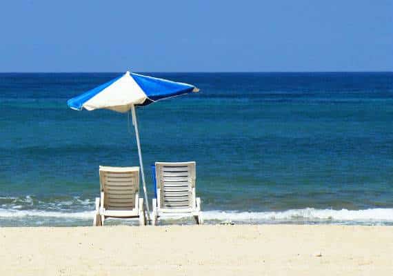 בתוך פחות משבוע: שתי נשים נפגעו משמשיות שעפו ברוח בחופי הים