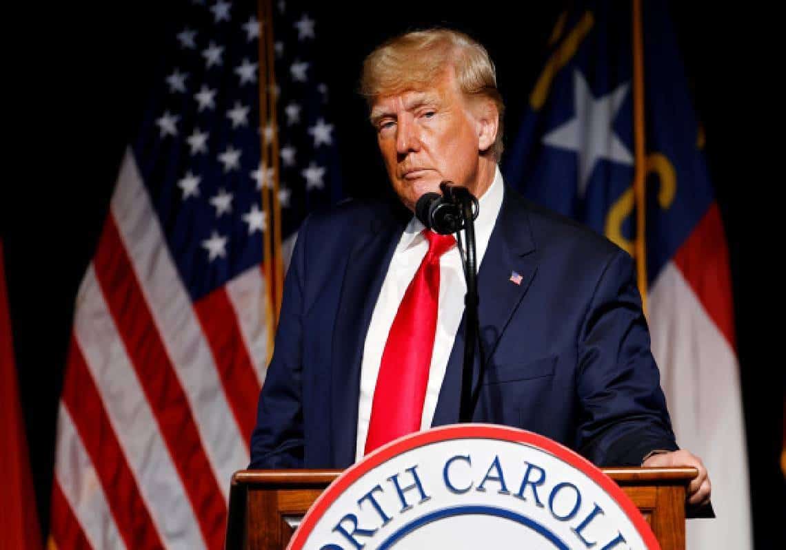 "אני מבקש לאחל יום-אב שמח לכל הלוזרים והרפובליקנים המזויפים"