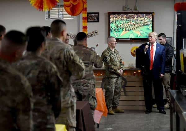 הפתעה לרגל החג: הנשיא טראמפ ביקר את החיילים באפגניסטן