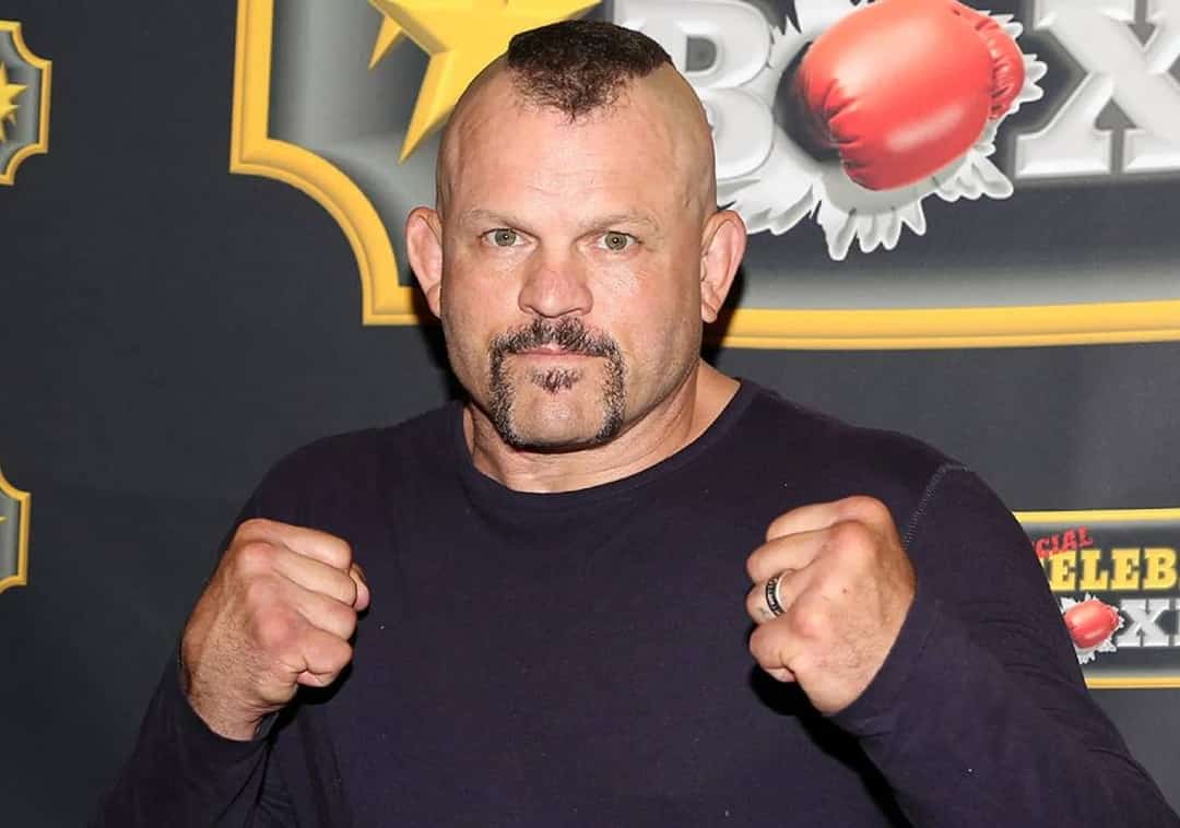 מחוז לוס אנג'לס: צ'אק לידל, אלוף ה-UFC לשעבר, נעצר בחשד שהיכה את אשתו
