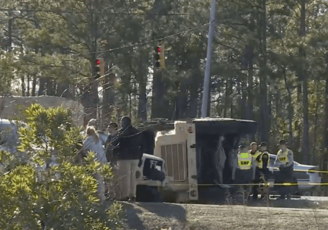 תאונה טרגית: שני חיילי מארינס נהרגו ו-17 נפצעו בהתהפכות משאית צבאית