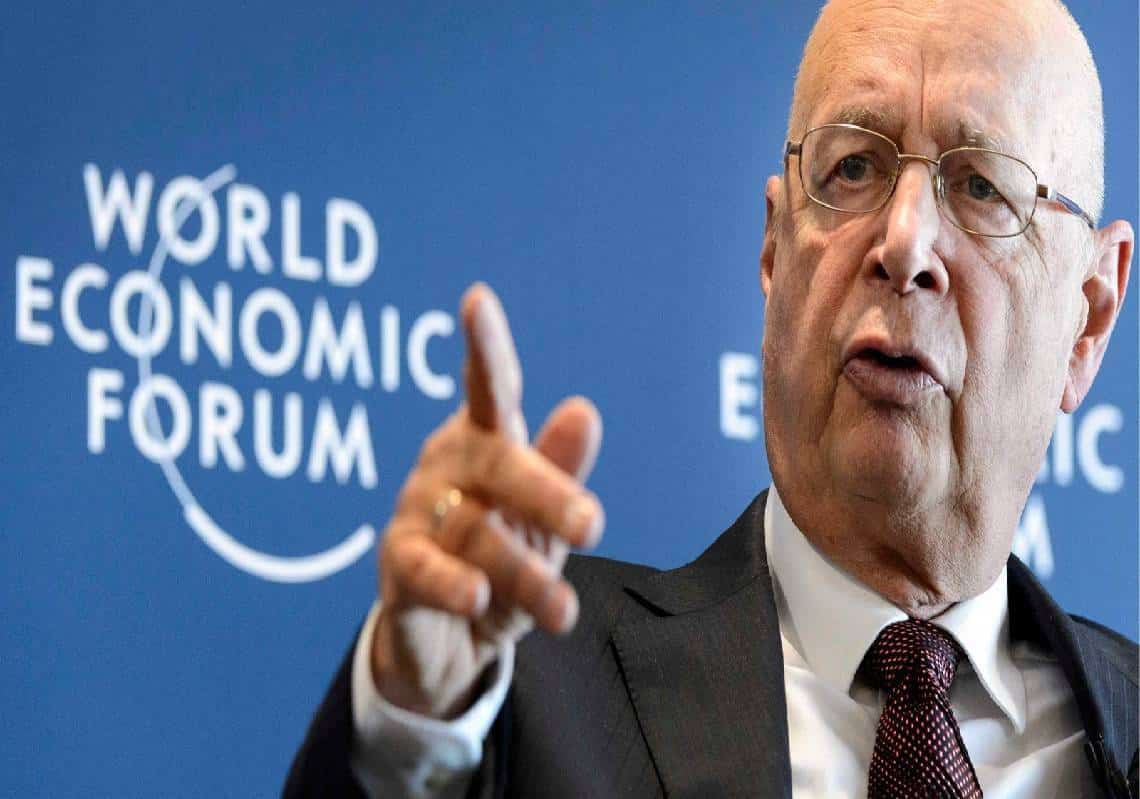 קלאוס שוואב והפורום הכלכלי העולמי שעומדים מאחורי 'האתחול הגדול' מאמצים את תורת הגזע הביקורתית